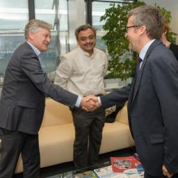 Professors Peter Knorringa and Saradindu Bhaduri visit Carlos Moedas, EU Commissioner.